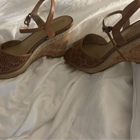 Naturalizer Women's Brown Cutout Sandals - Picture 2 of 8